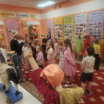 Путешествие в мир знаний: музей детского сада! Путешествие в мир знаний: музей детского сада!.
